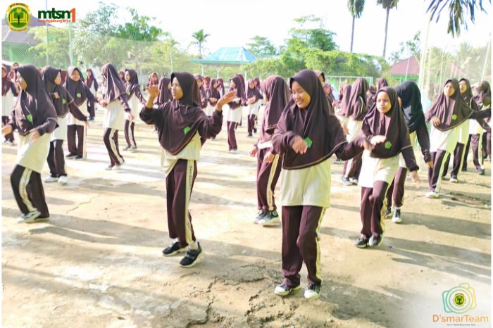 Senam Bersama, tingkatkan kebugaran siswa