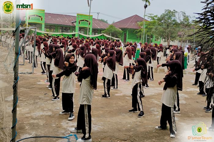 Menjaga kebugaran siswa dalam mengikuti pembelajaran dengan Senam Anak Sehat Indonesia