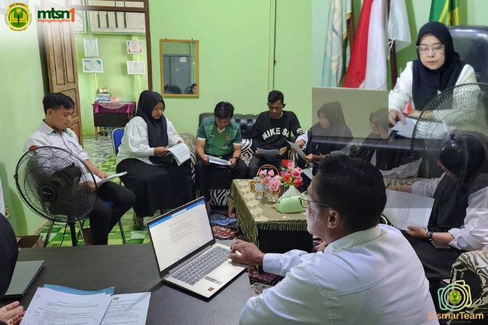 Diskusi Pemantapan Tugas, Kinerja Tata Usaha, Kegiatan Madrasah, Humas, dan Kesiswaan